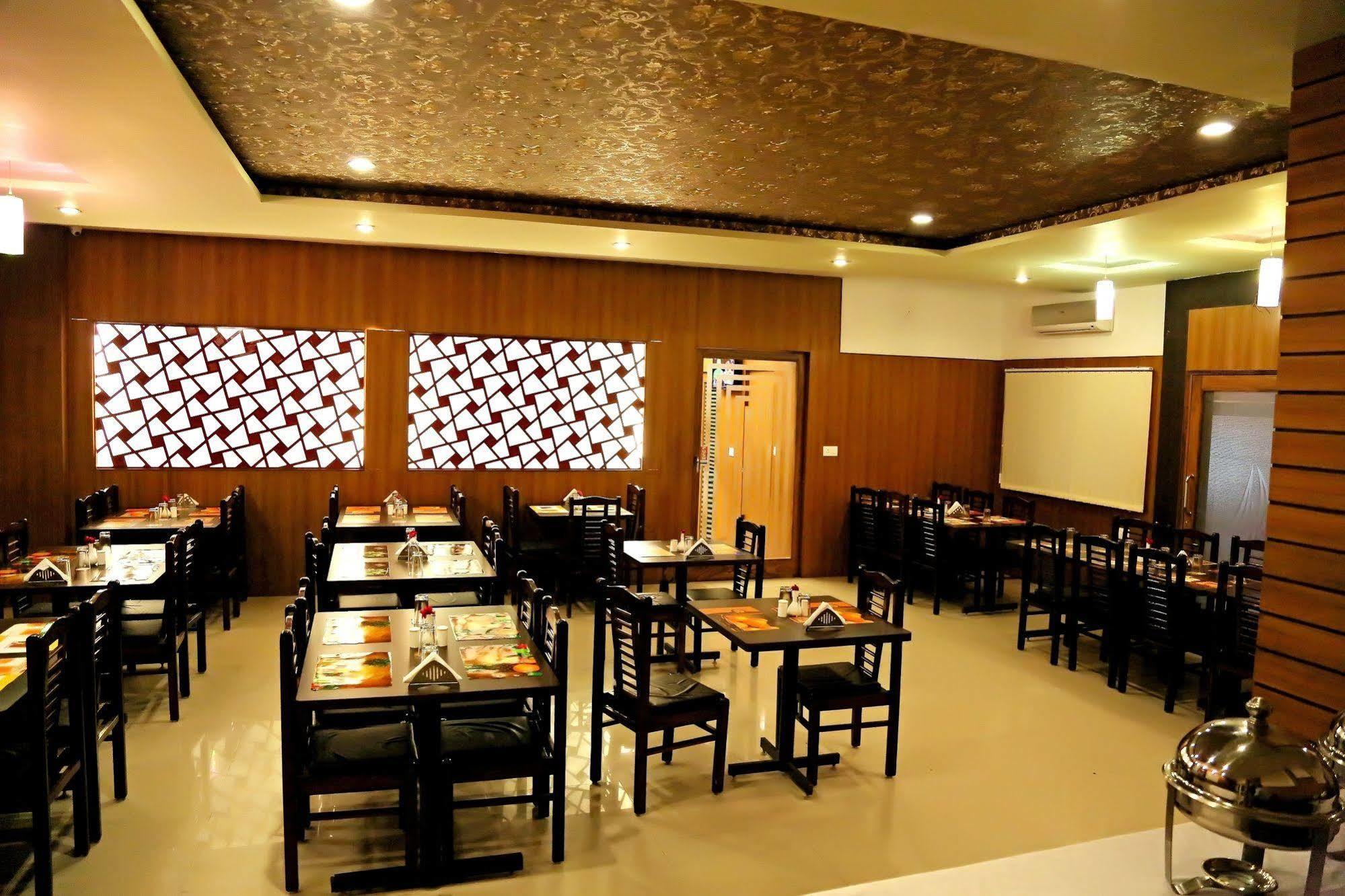 Narayans Leela Inn Udaipur Eksteriør billede
